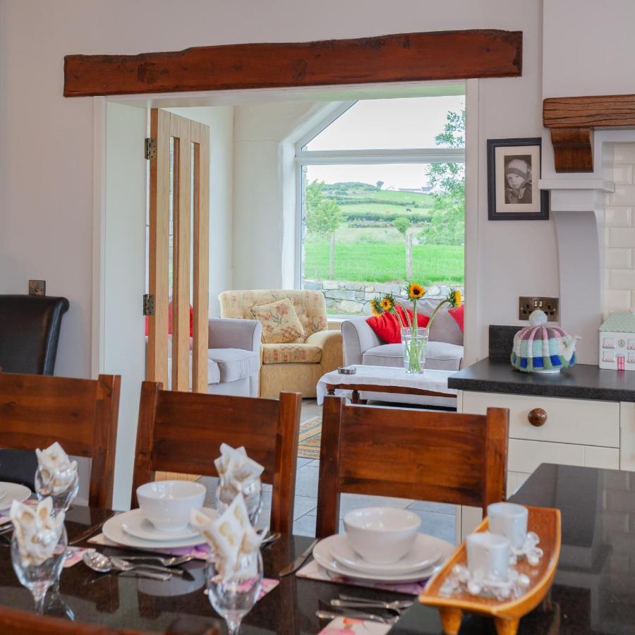 Вилла Beautiful Mountain Views & Private Hot Tub Kilcoo Экстерьер фото
