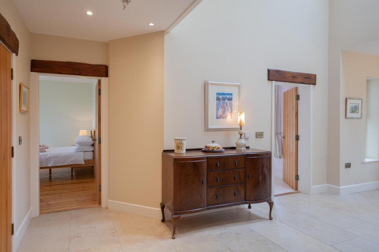Вилла Beautiful Mountain Views & Private Hot Tub Kilcoo Экстерьер фото