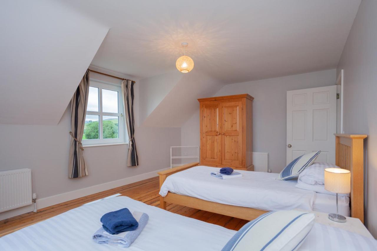 Вилла Beautiful Mountain Views & Private Hot Tub Kilcoo Экстерьер фото