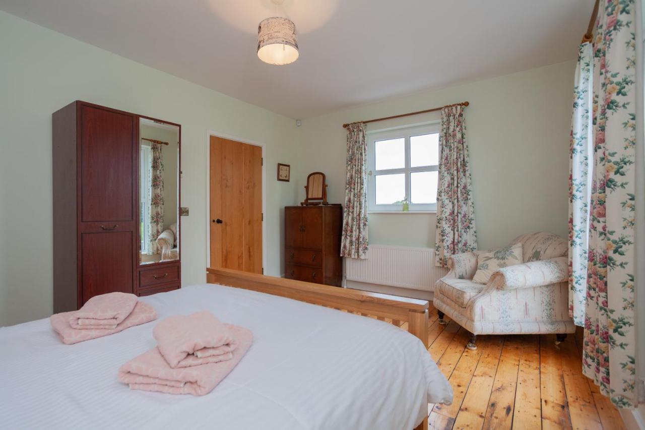 Вилла Beautiful Mountain Views & Private Hot Tub Kilcoo Экстерьер фото