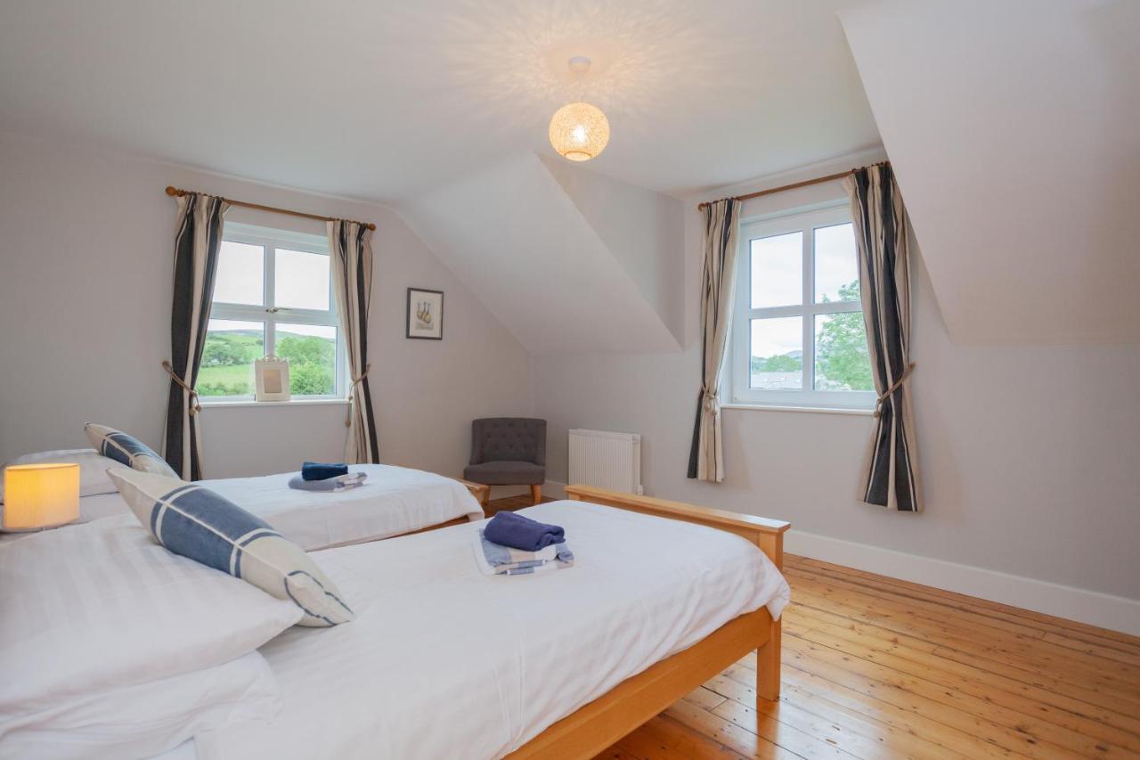 Вилла Beautiful Mountain Views & Private Hot Tub Kilcoo Экстерьер фото