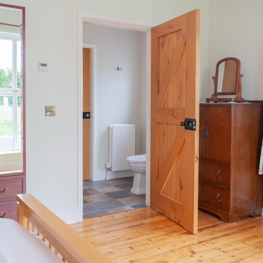 Вилла Beautiful Mountain Views & Private Hot Tub Kilcoo Экстерьер фото